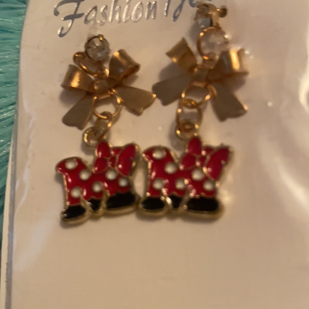 Minnie Mouse Earrings - Picture 2 of 3